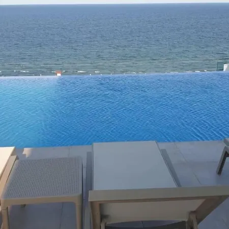 Onix - Infinity Pool & Spa
