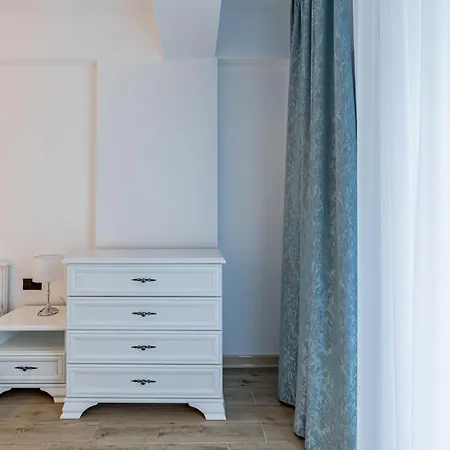 Onix - Infinity Pool & Spa Apartament 3*